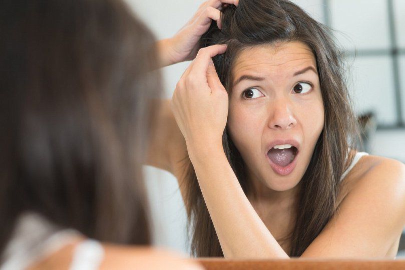 Як зупинити ранню сивину волосся: методи, вітаміни та догляд. Сивина — це одна з ознак старіння волосся. Ми вирішили розповісти про те, чи можна зупинити цей процес на ранній стадії.