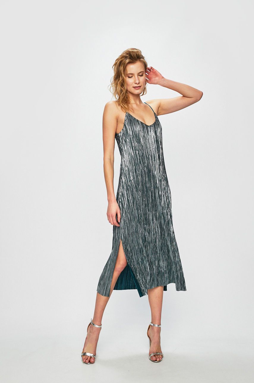 Найкраще плаття для літніх вечорів: цікаві ідеї. Ця сукня обов'язково повинна бути у вашій шафі.