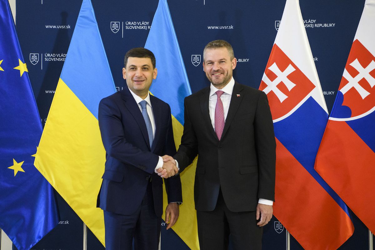 Україна і Словаччина підписали договори щодо прикордонного руху. Термін безперервного перебування в прикордонній зоні не повинен перевищувати 90 днів.