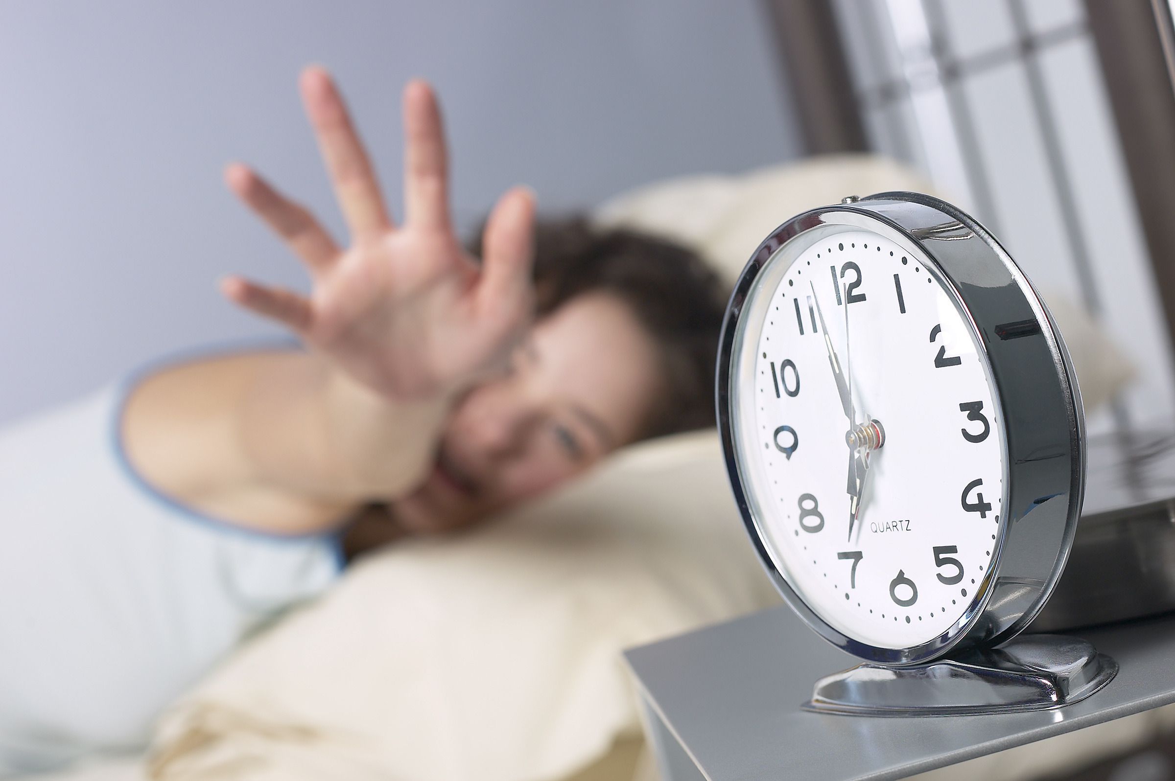 Вчені встановили, що переставляти будильник на «п'ять хвилин» пізніше — дуже погано для здоров'я. В чому ж причина?