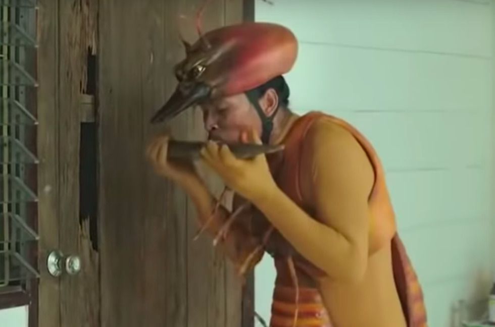 Тайська реклама засобу проти термітів, поруч з якою фільми Тарантіно відпочивають. Гідний конкурент китайській рекламі.