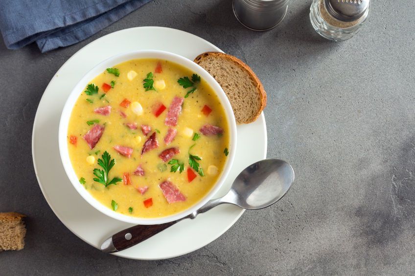 простий рецепт: смачний сирний крем-суп з сосисками