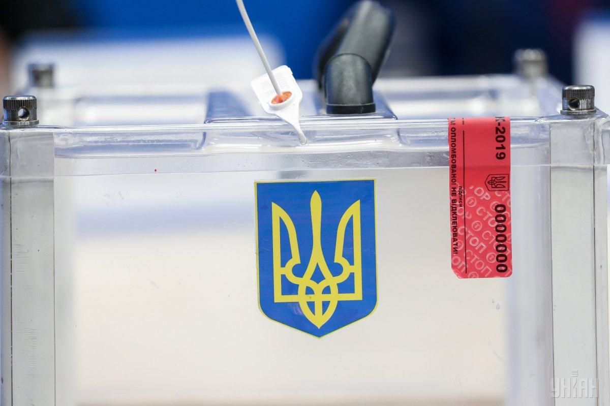 Вже відомі результати голосування на закордонних виборчих дільницях. Більшу частину голосів українці віддали чинному президенту Петру Порошенку.