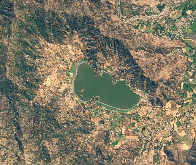 У Чилі вперше за 2000 років висохла водойма Лагуна-де-Акулео. Чилійське озеро довгий час було популярним місцем відпочинку жителів Сантьяго, але до квітня 2019 року вся вода зникла.