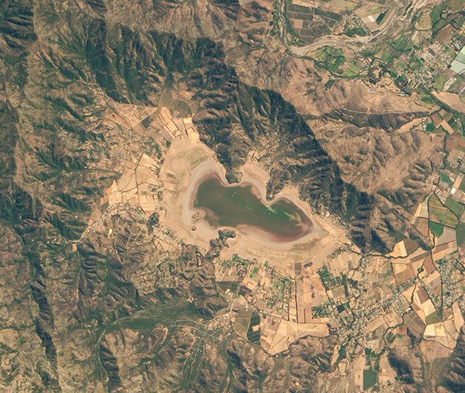 У Чилі вперше за 2000 років висохла водойма Лагуна-де-Акулео. Чилійське озеро довгий час було популярним місцем відпочинку жителів Сантьяго, але до квітня 2019 року вся вода зникла.