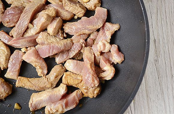 М'ясо по-тайськи в домашніх умовах: покроковий рецепт приготування. Якщо ви часто проводите час на кухні, то приготуйте м'ясо по-тайськи — смак здивує.