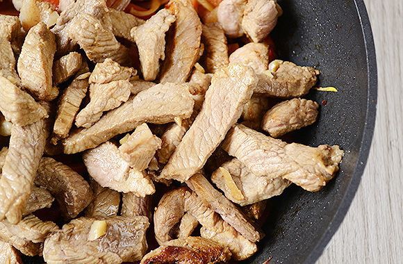 М'ясо по-тайськи в домашніх умовах: покроковий рецепт приготування. Якщо ви часто проводите час на кухні, то приготуйте м'ясо по-тайськи — смак здивує.