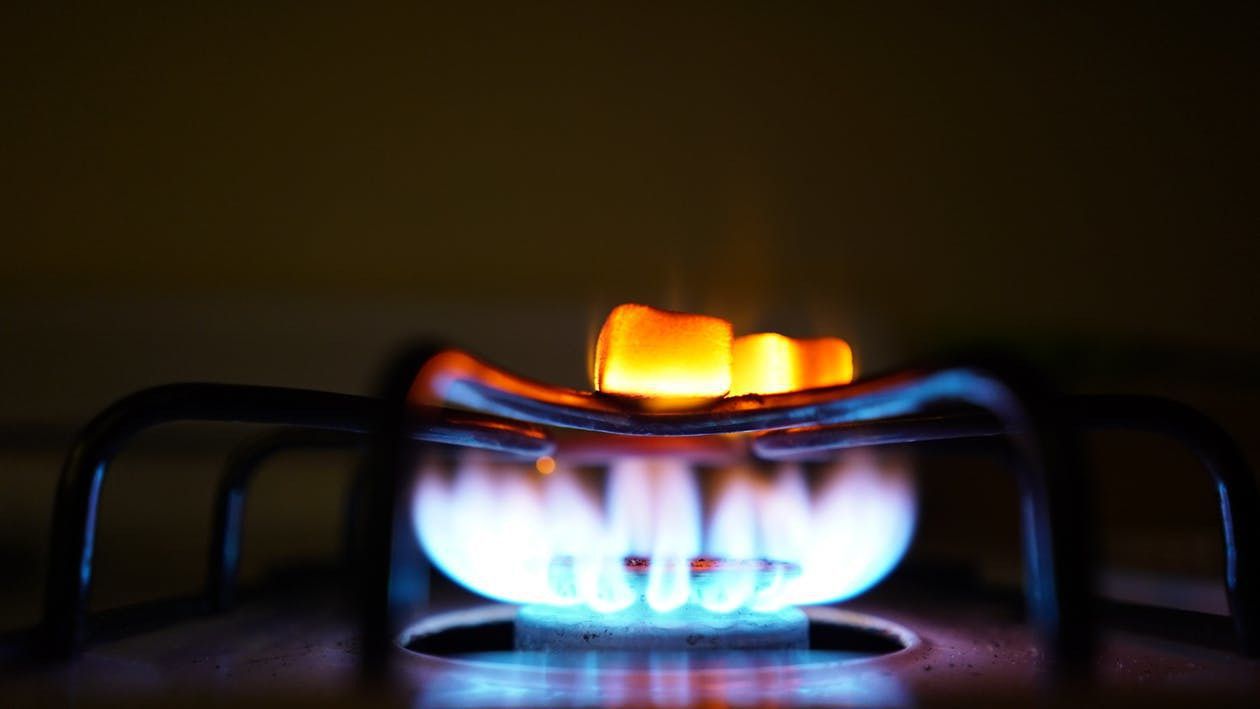 Уряд і "Нафтогаз" погодили зменшення ціни на газ у травні. Сторони погодили зниження регульованої ціни на газ у травні для населення і тепловиків на 3,5%.