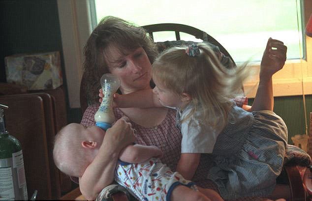 У 1997 році вона народила сімох дітей — і її відразу кинув чоловік. Ось як вона і її діти виглядають сьогодні. Після того як у сім'ї Кенні і Боббі Маккогі народилася дочка, пара задумалася і про другу дитину.