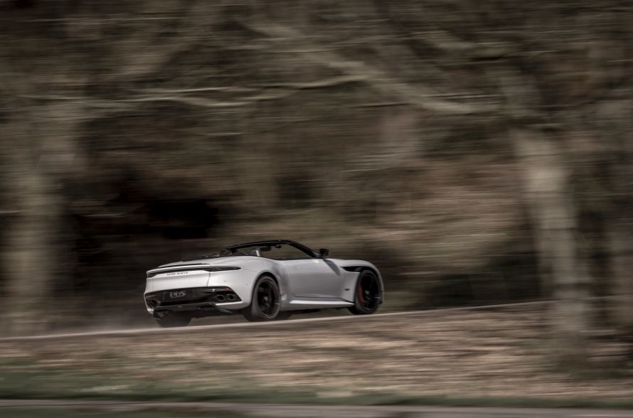Aston Martin презентували найшвидший в історії кабріолет. Максимальна швидкість DBS Superleggera Volante становить 340 кілометрів на годину.