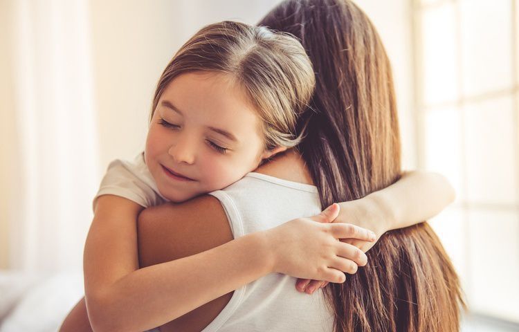 25 речей, про які мама повинна обов'язково розповісти доньці. Допоможуть у реальному житті.