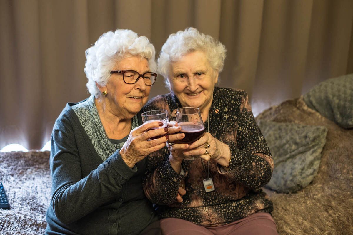 Хочете щасливо дожити до глибокої старості? Вино і кава прийдуть на поміч. Нарешті, відомий рецепт довголіття!