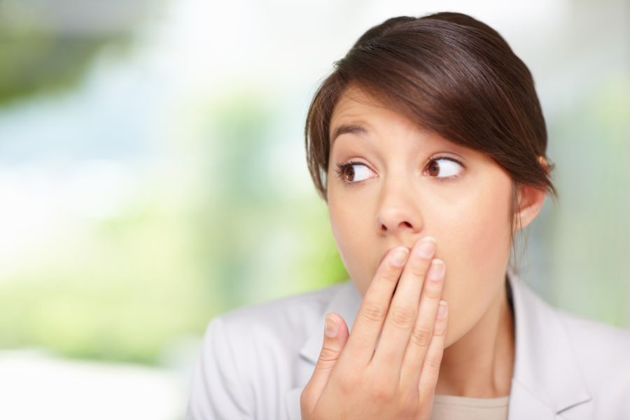 Як позбутися запаху їжі з рота після обідньої перерви?. Декілька порад по вирішенню даної проблеми під час робочого часу.