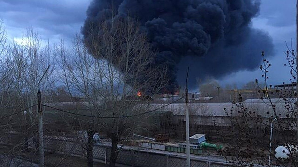 У Росії спалахнула масштабна пожежа на ракетному заводі. У російському Красноярську сталася пожежа на території машинобудівного заводу.