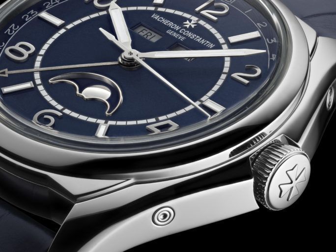 Vacheron Constantin випустив ексклюзивний чоловічий годинник. Сталевий корпус і темно-синій браслет зі шкіри алігатора підійдуть до будь-якого образу.