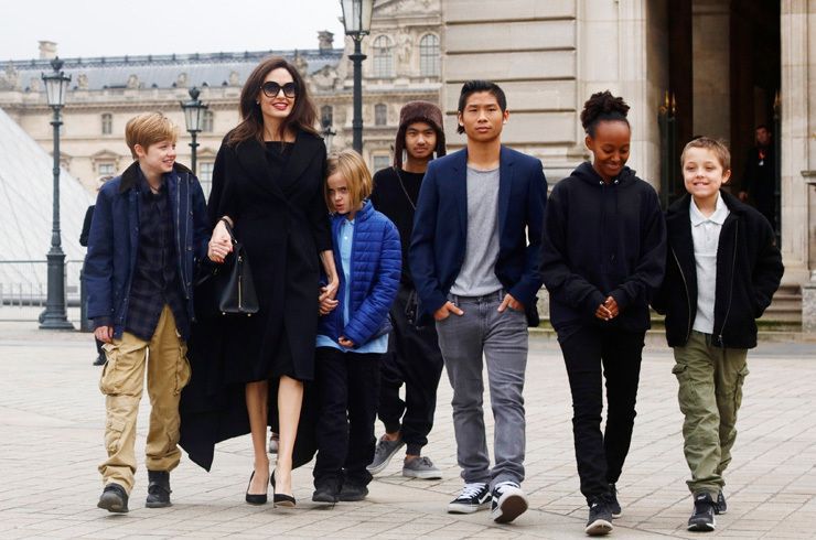 Екстремально схудла Анджеліна Джолі залишить п'ятьох дітей без спадщини. Останнім часом друзі і фанати Анджеліни Джолі дуже сильно переживають з-за її здоров'я.