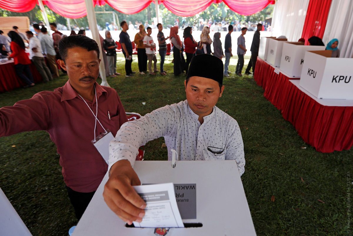 Число загиблих при підрахунку голосів на виборах в Індонезії досягло 270 осіб. В лікарні потрапили більше 1800 осіб.