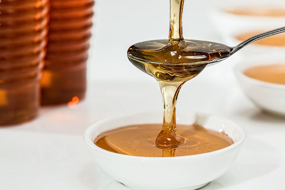 Ось 10 речей, які відбудуться з вашою шкірою, якщо ви будете використовувати мед. Мед є панацеєю від усіх хвороб.