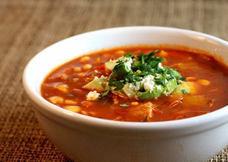 Суп картопляний з кількою в томаті. Кілька в томаті – відмінна основа для супу.