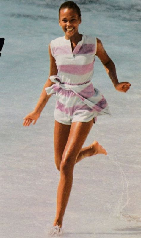 Красуня з чарівним голосом: рідкісні фото молодої Вітні Х'юстон з 1980-х років. Вона була найяскравішою зіркою американської естради протягом декількох десятків років.