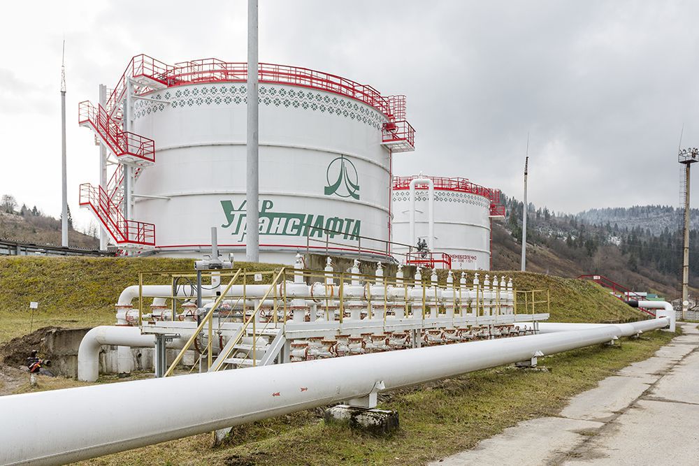 "Укртранснафта" проведе переговори з локалізації забрудненої російської нафти. Україна проведе переговори з Росією, Словаччиною та Угорщиною щодо забруднення нафтопроводу "Дружба".