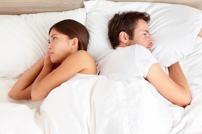 Пози пар під час сну розкажуть про відносини набагато більше, ніж ви думаєте. Експерт з мови тіла, психолог Патті Вуд дасть відповідь на це питання.