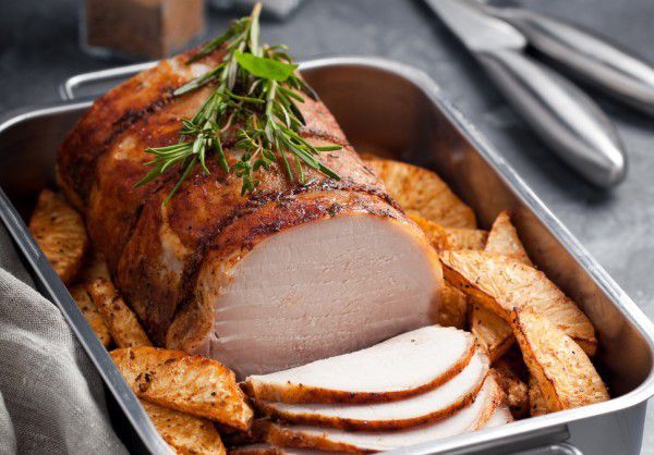 Свинина запечена з овочами в рукаві. Рецепт смачного, соковитого м'яса для обіду або вечері.
