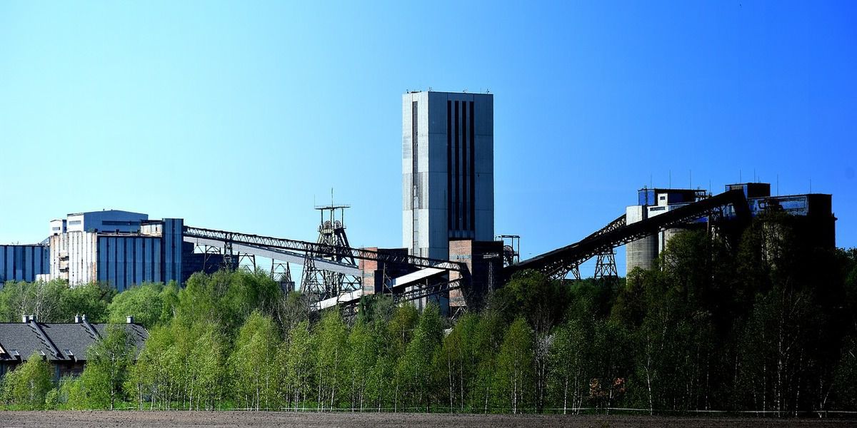 Унікальне обладнання для шахтарів розробили українські машинобудівники. Нова машина дозволяє не тільки швидше видобувати вугілля, але і робить працю гірників безпечною.