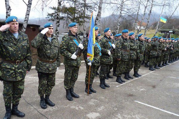 Анекдот дня: у військову частину приїжджає полковник і повідомляє командиру, що через 2 години буде позачергова перевірка. Оце так викрутився!