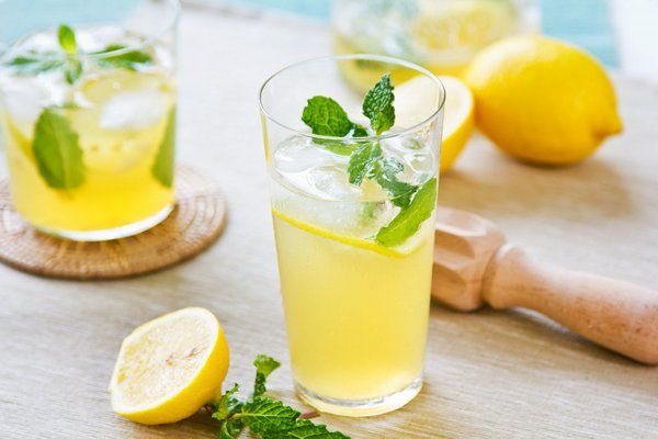 Смачний і корисний: освіжаючий лимонно-м'ятний напій для очищення організму. Всього один напій на день очистить ваш організм від токсинів.