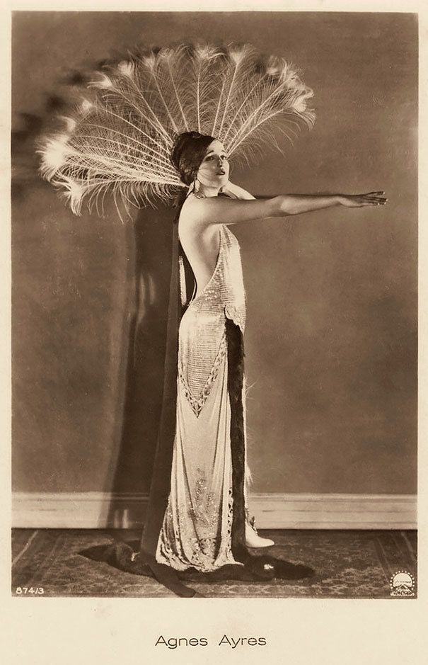 Зовсім інша врода: жінки, які вважалися еталоном краси 100 років тому. Ми пропонуємо переглянути вінтажні фотографії початку 20 століття.