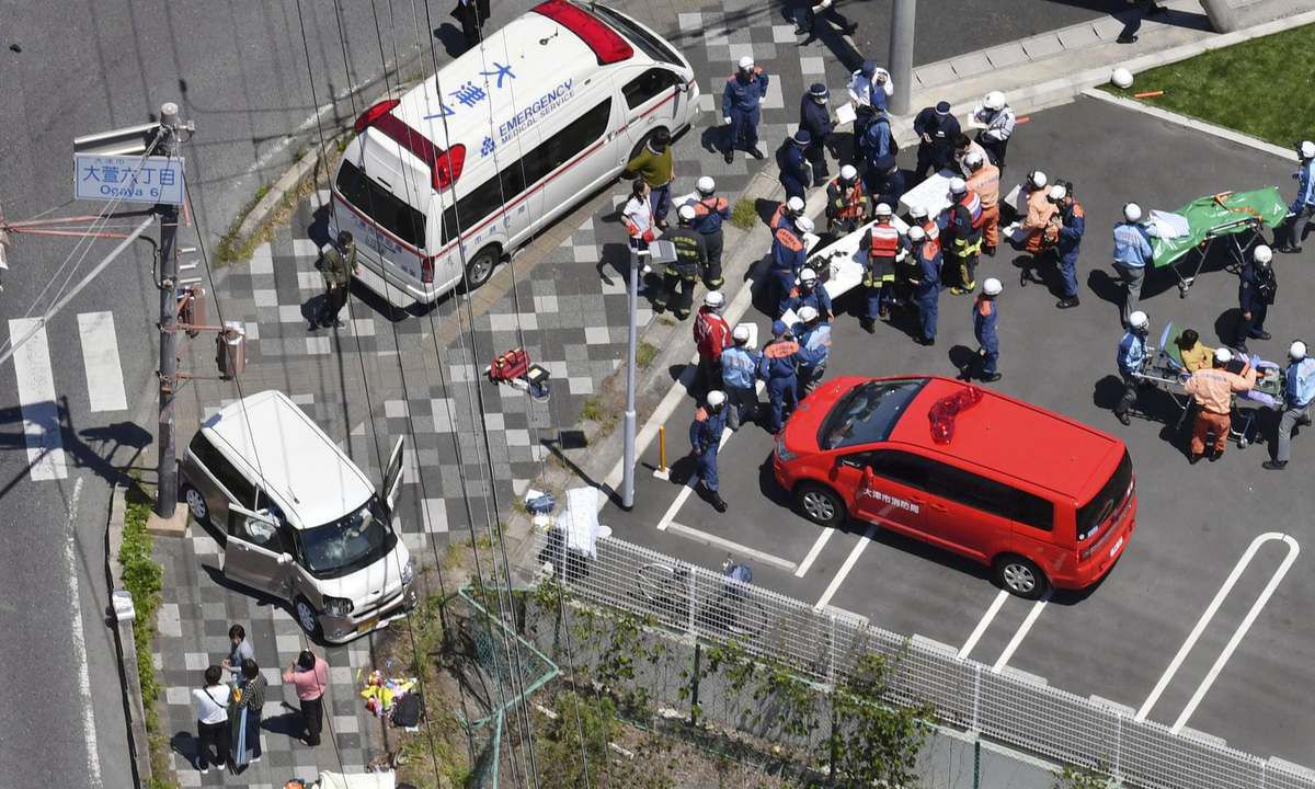 Автомобіль врізався в групу дітей з дитсадка в Японії. Діти та їхні вчителі знаходилися на тротуарі біля перехрестя, коли в них врізався автомобіль.
