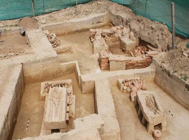 Індійські археологи розкрили 4000-річну гробницю. Знахідку відносять до пізнього Харапського періоду історії Індії.