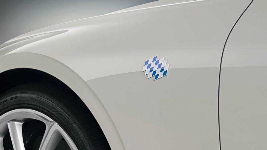 Bentley присвятила Баварії кабріолет Continental GTC. Колірна схема автомобіля символізує прапор федеральної землі.