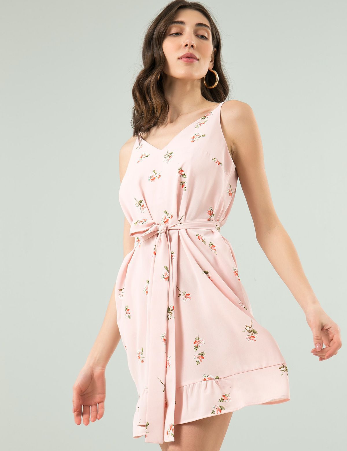 Ідеальна сукня на літо 2019 — квітковий принт, міні і яскраві кольори. Ми зібрали для тебе 15 супер ідей.
