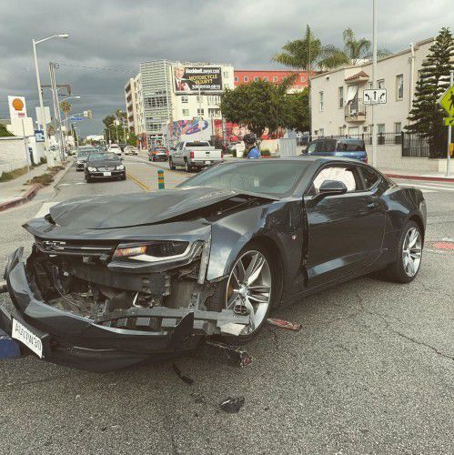 Ось як виглядає авто Макса Барських після аварії в Лос-Анджелесі. З'явилися нові подробиці ДТП за участю Макса Барських.