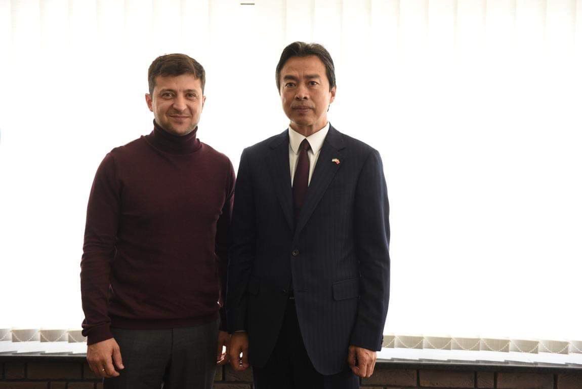 Зеленський зустрівся з послом Китаю, щоб вивчити досвід КНР. Обраний президент обговорив розвиток співробітництва між країнами.