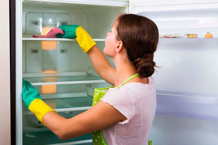 10 трюків, які допоможуть прибрати неприємний аромат в холодильнику. Корисні поради, які завжди будуть у нагоді.