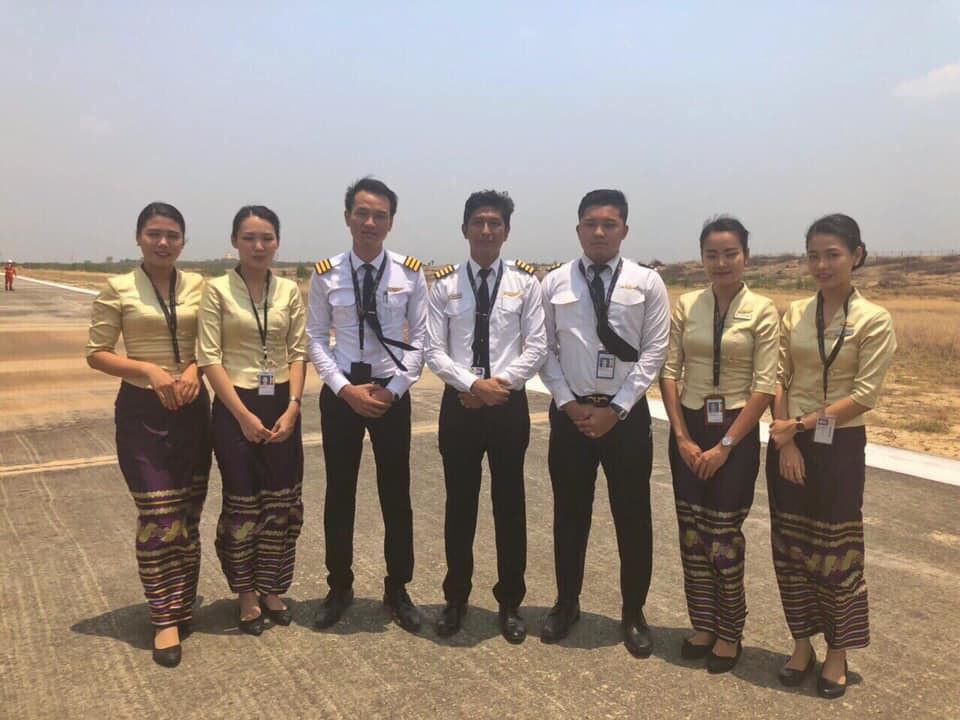 Аварійна посадка пасажирського літака Embraer ERJ-190LR без шасі потрапила на відео. Embraer ERJ-190LR приземлився в аеропорту міста Мандалай (М'янма).