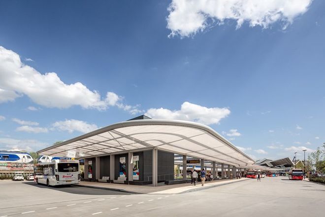 У Нідерландах побудували автовокзал з електростанцією. Будівля може функціонувати автономно за рахунок безлічі сонячних панелей.