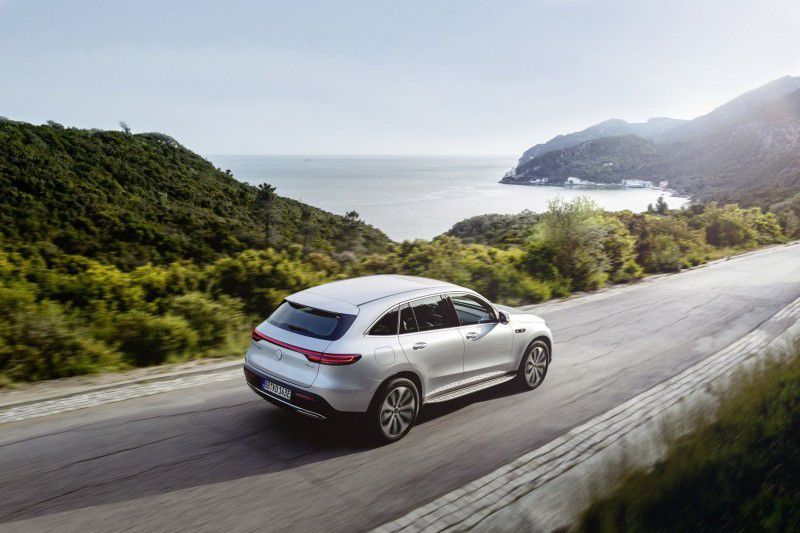 Mercedes EQC преміум-класу став найдешевшим електрокаром. Офіційна стартова ціна EQC в Німеччині становить 71 281 євро, включаючи податок.