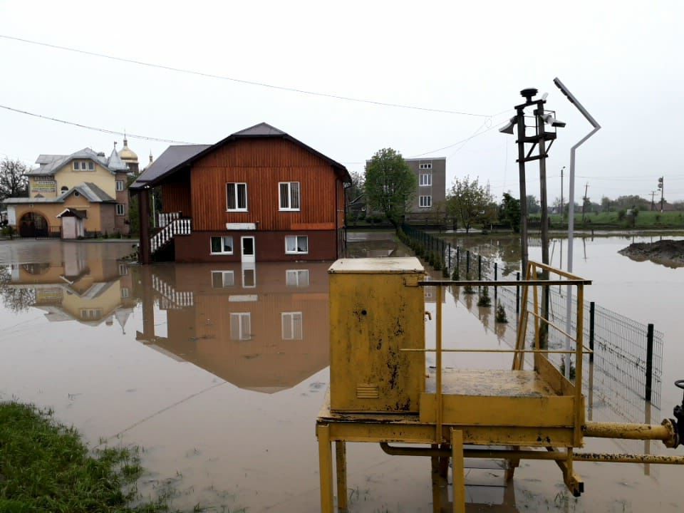 Негода на Франківщині: підтоплені сотні будинків. Сотні будинків в Івано-Франківській області підтоплено через інтенсивні опади.