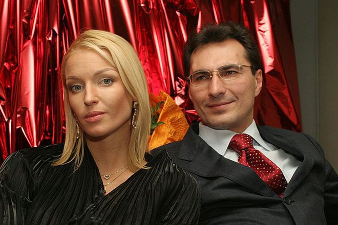 Анастасія Волочкова розповіла про причину розлучення з чоловіком Ігорем Вдовіним. Знаменита балерина випустила свої мемуари, в яких зізналася, що вбило її шлюб.