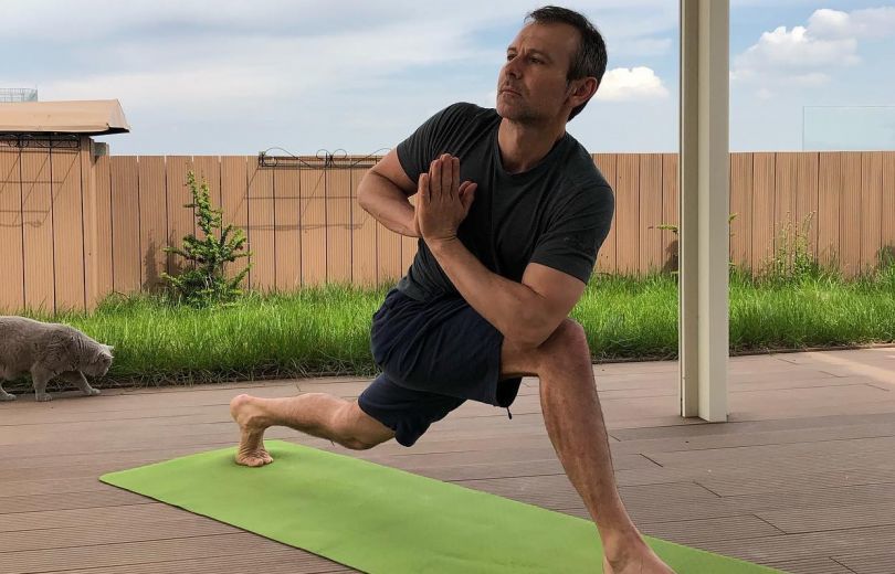 Святослав Вакарчук показав свою гнучкість під час занять йогою. Святослав Вакарчук завів власну сторінку в Instagram та поділився першими світлинами.