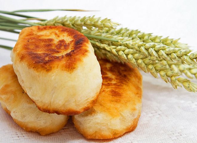 смачна випічка: ароматні пиріжки з картоплею і грибами