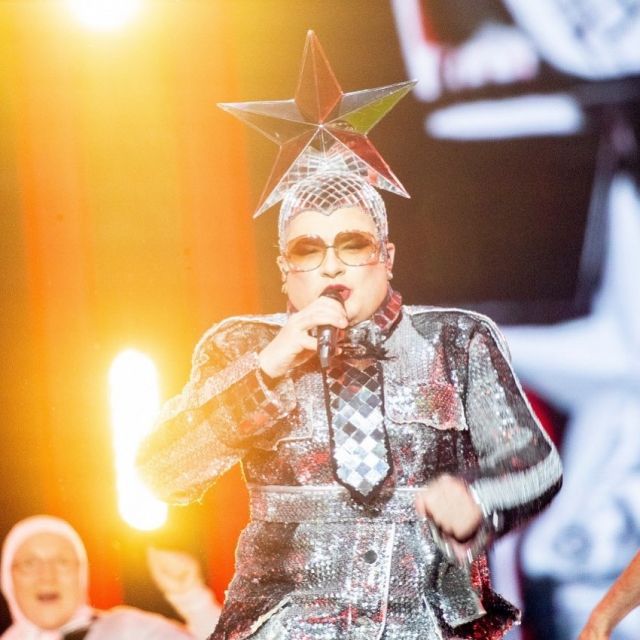 Вєрка Сердючка на Євробаченні-2019 виконала пісню Нетти Барзілай. Відео. Головний символ "Євробачення" повернувся на сцену конкурсу.