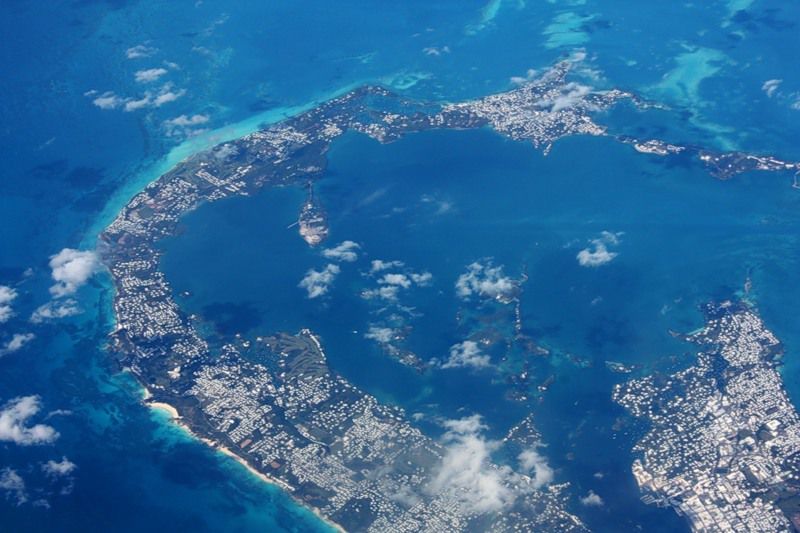 Нове відкриття проливає світло на походження Бермудських островів. Вчені виявили, що давній, нині сплячий вулкан, на якому розташовані Бермудські острови, утворився абсолютно унікальним чином.