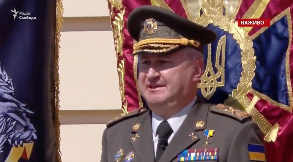 Командувач ООС Луньов і голова СБУ Грицак не віддали честь Зеленському. Главу СБУ освистали.