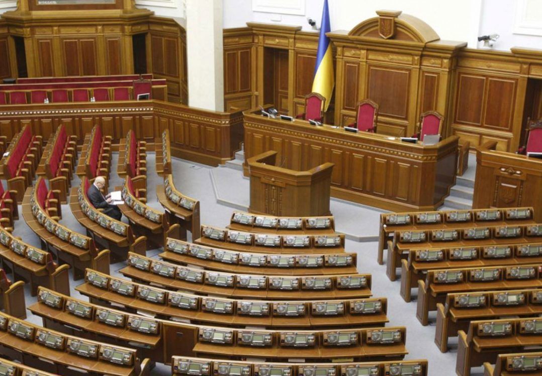 У парламентських фракціях відреагували на рішення Зеленського про розпуск Верховної Ради. Це право президента, він ним скористався.