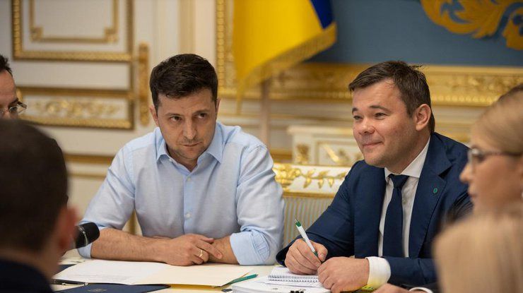 Указ підписаний: Зеленський розпускає Верховну Раду. Своїм указом президент також призначив дострокові вибори на 21 липня.